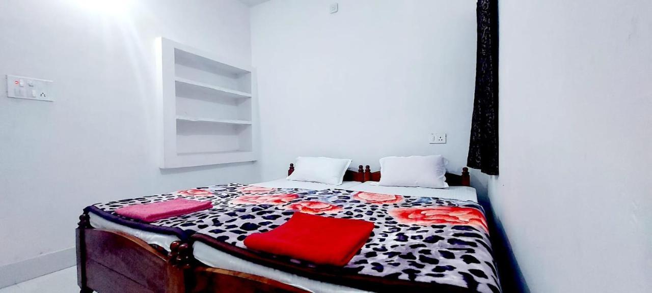 Nilam Guest House Bodh Gaya Exterior photo